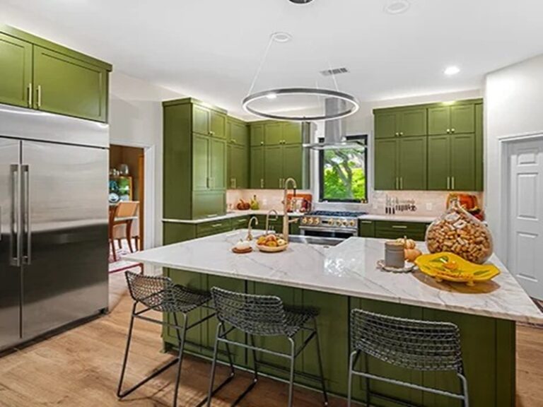 custom kitchen cabinets 768x576